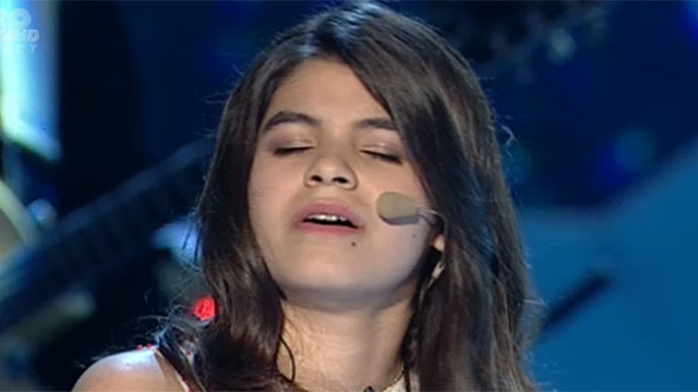 In fata ei ingenuncheaza toti! Juratilor li s-a facut pielea gaina cand au auzit-o cantand!
