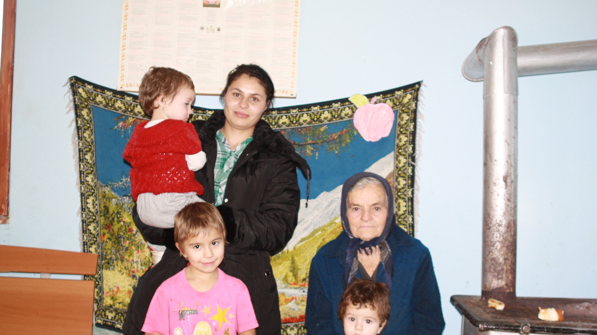 Povestea tulburatoare a unei mame cu 4 copii care este umilita de sotul de care a divortat! Femeia se zbate sa isi salveze fiul!