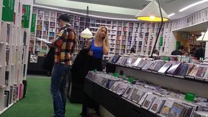 Relatia dintre Cornel Ilie si blonda lui misterioasa rezista! Vezi cum se delecteaza cei doi indragostiti, la mall!