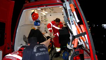 DEPASIRE FATALA! Patru raniti, din cauza unui sofer care a depasit pe linia continua trei masini!