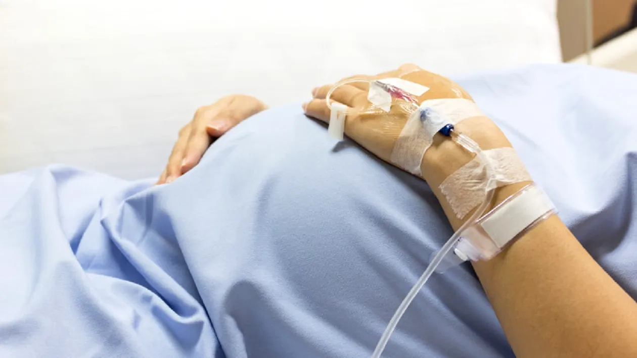 O femeie însărcinată de 32 de ani a murit de COVID-19 în Bihor