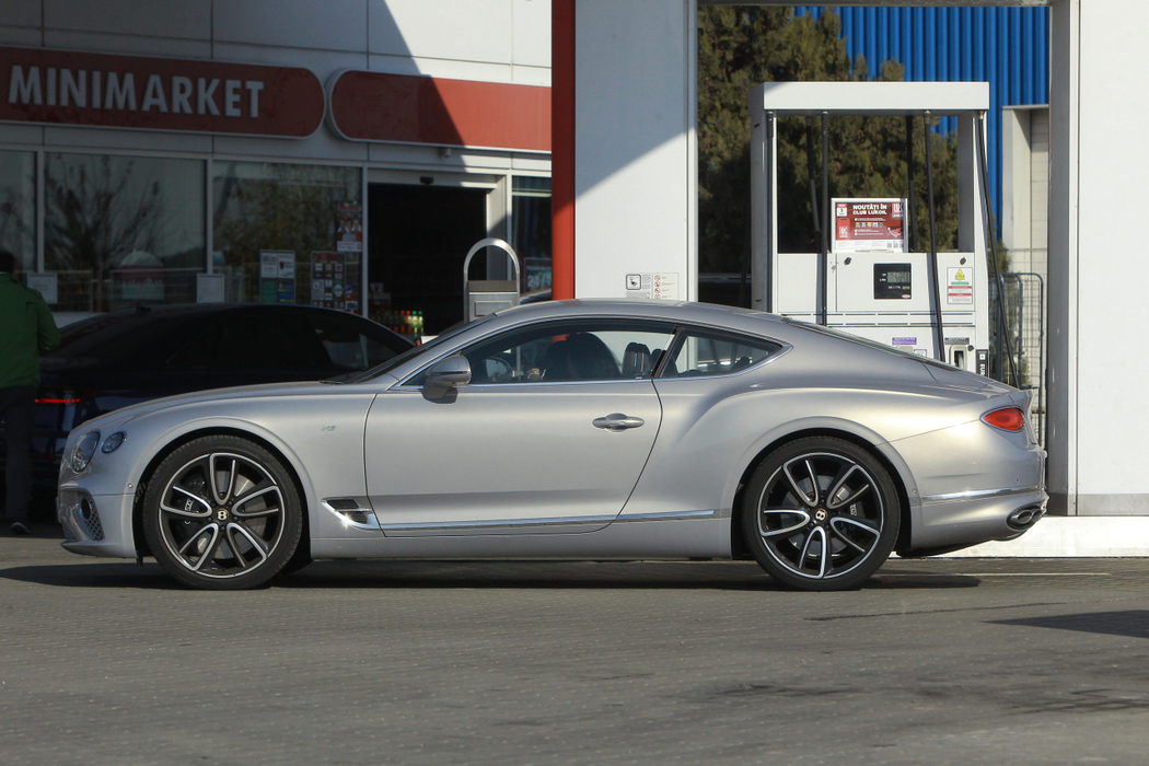 Ioana Simion conduce un Bentley în valoare de 250.000 de euro / Sursă foto: CANCAN.RO