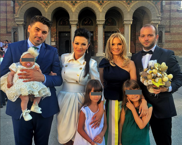 MIHAI MORAR şi soţia sa au devenit părinţi spirituali! Vezi ţinuta cu care a făcut furori GABRIELA!
