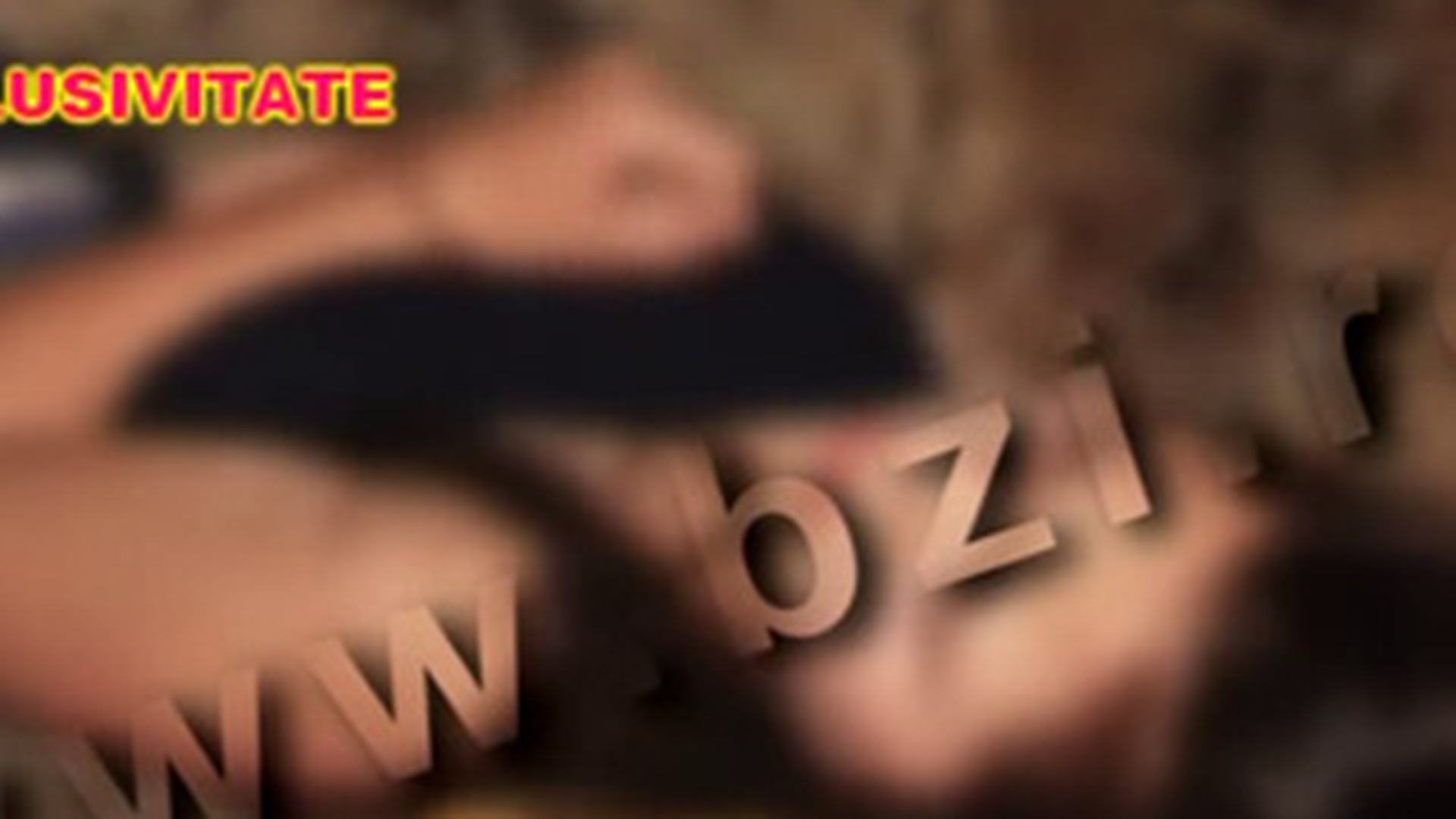 Video absolut incredibil! O pustoaica era la un pas de moarte in spatele blocului - Tremura nebuneste in sevraj, iar salvarea a venit dupa o ora! Vezi imagini cu un vecin beat mort, 2 politisti necalificati si teroarea etnobotanicelor