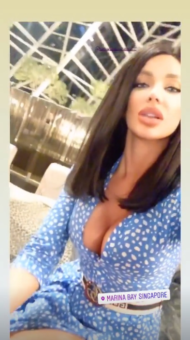 Bianca Drăgușanu, poză HOT în celebra piscină din Singapore. În ce poziție au fost surprinși blonda și iubitul ei