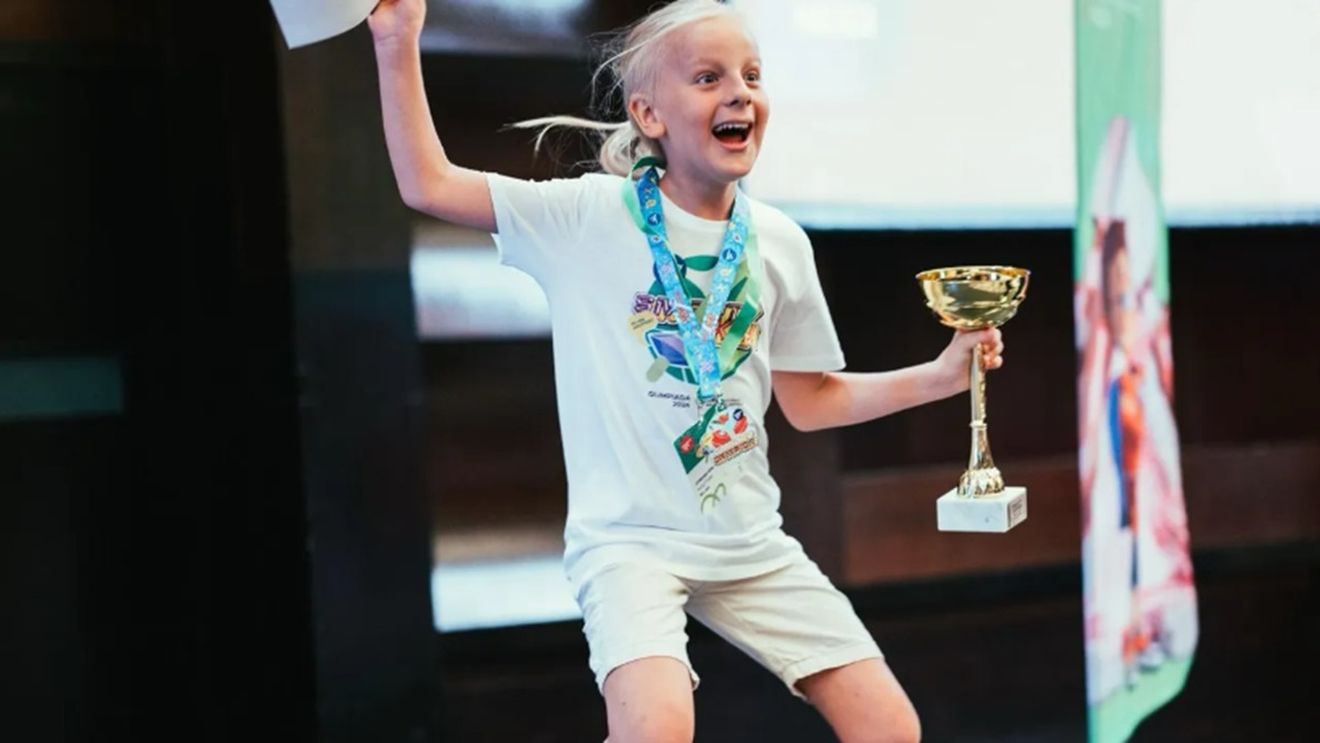 Câți bani a primit olimpicul la matematică din Caracal. A fost premiat alături de profesoara sa