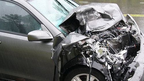 Doua persoane au murit in urma unui accident de masina! O a treia persoana este ranita