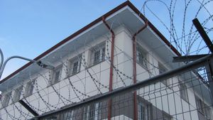 Un deținut din Penitenciarul Vaslui, care s-a spânzurat, a fost salvat la limită de cadrele medicale