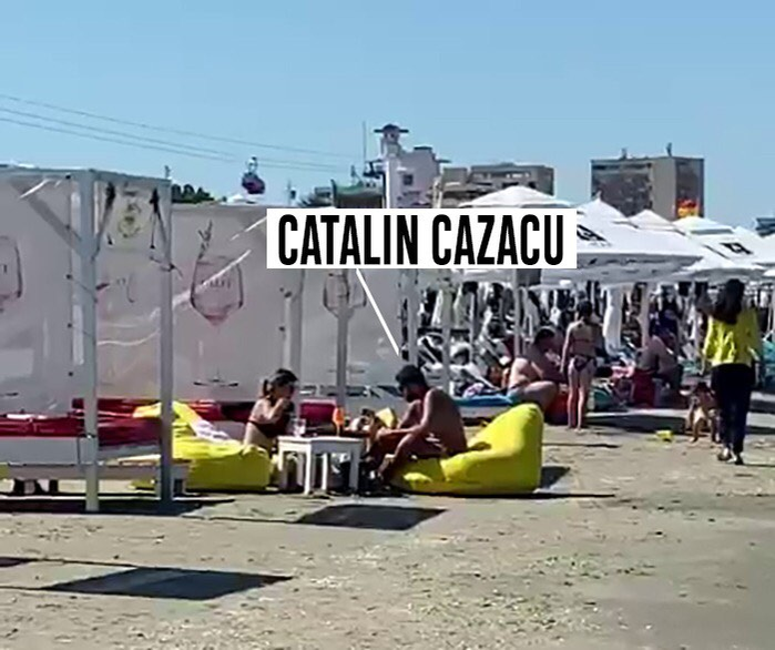Cătălin Cazacu a jucat table, pe plajă, cu două tinere