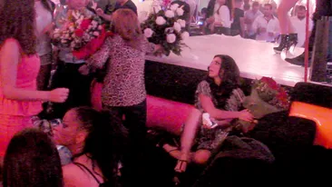 Craci pe sus, striptease direct pe scena si dansuri pe mese. De toate acestea a avut parte Andreea Tonciu de ziua ei