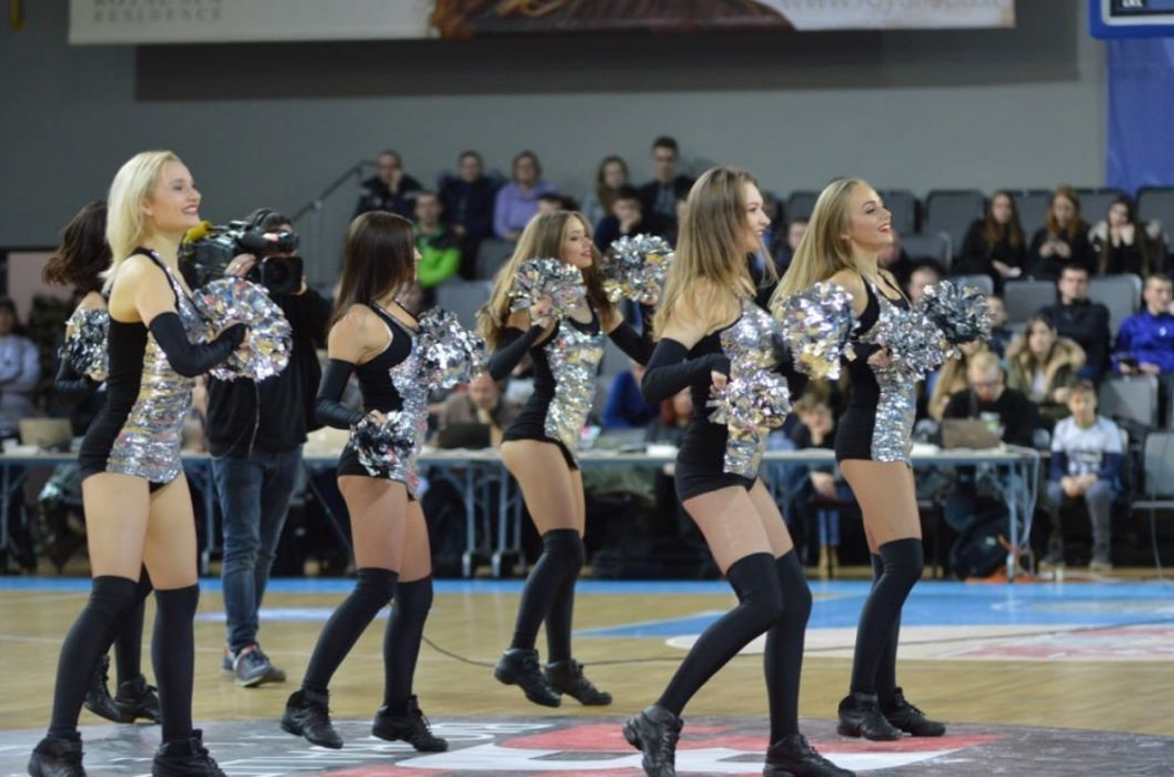 Majoretele din Lituania au devenit celebre în toată lumea
FOTO:  tmz.com