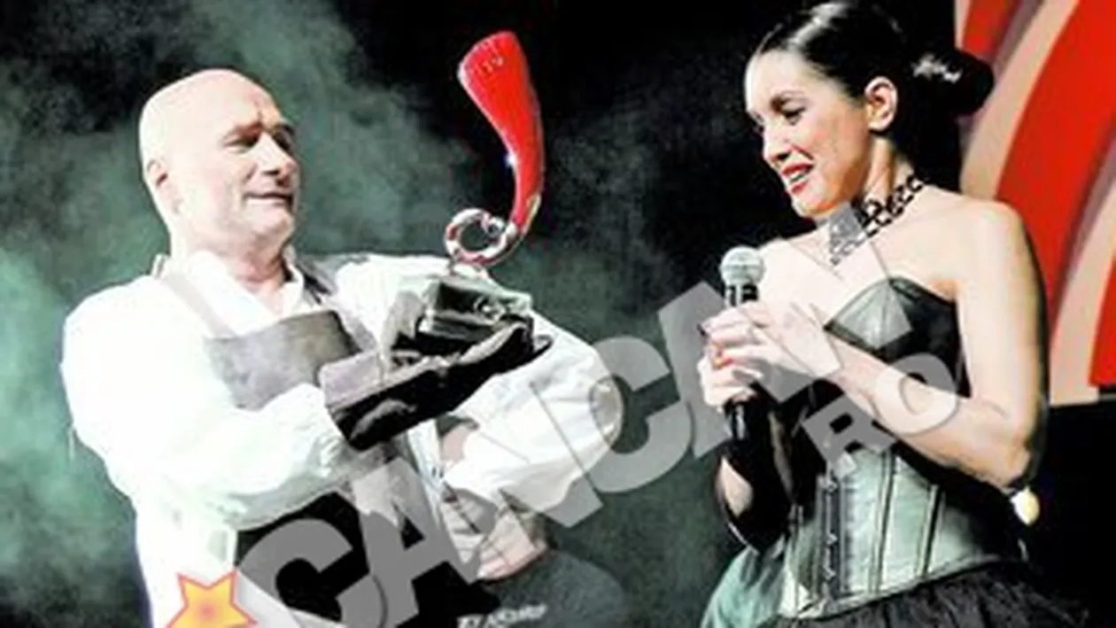 Surprize, surprize pentru Nico la Gala Premiilor Muzicale Radio Romania Actualitati. Premiata de un sudor