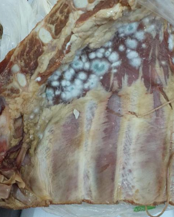 Bătrâni hrăniți cu alimente expirate și carne cu mucegai la un cămin din Bistrița Năsăud. ANPC a luat măsuri dure