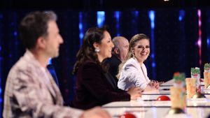 Olivia Steer, înțepată de Florin Călinescu, în direct, la Românii au Talent: „Măi, Moisescu, nu cumva se duce la o shaormerie, în p*%@ la o ceva...?!?”
