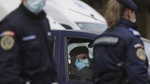 Halucinant. Ce a făcut un medic din București după ce a aflat că este infectat cu noul coronavirus. Jandarmii au fost nevoiți să intervină