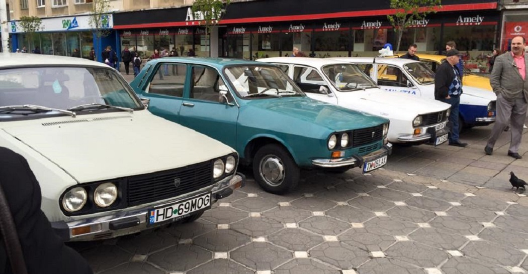 Iulian e nelipsit de la expoziţiile retro