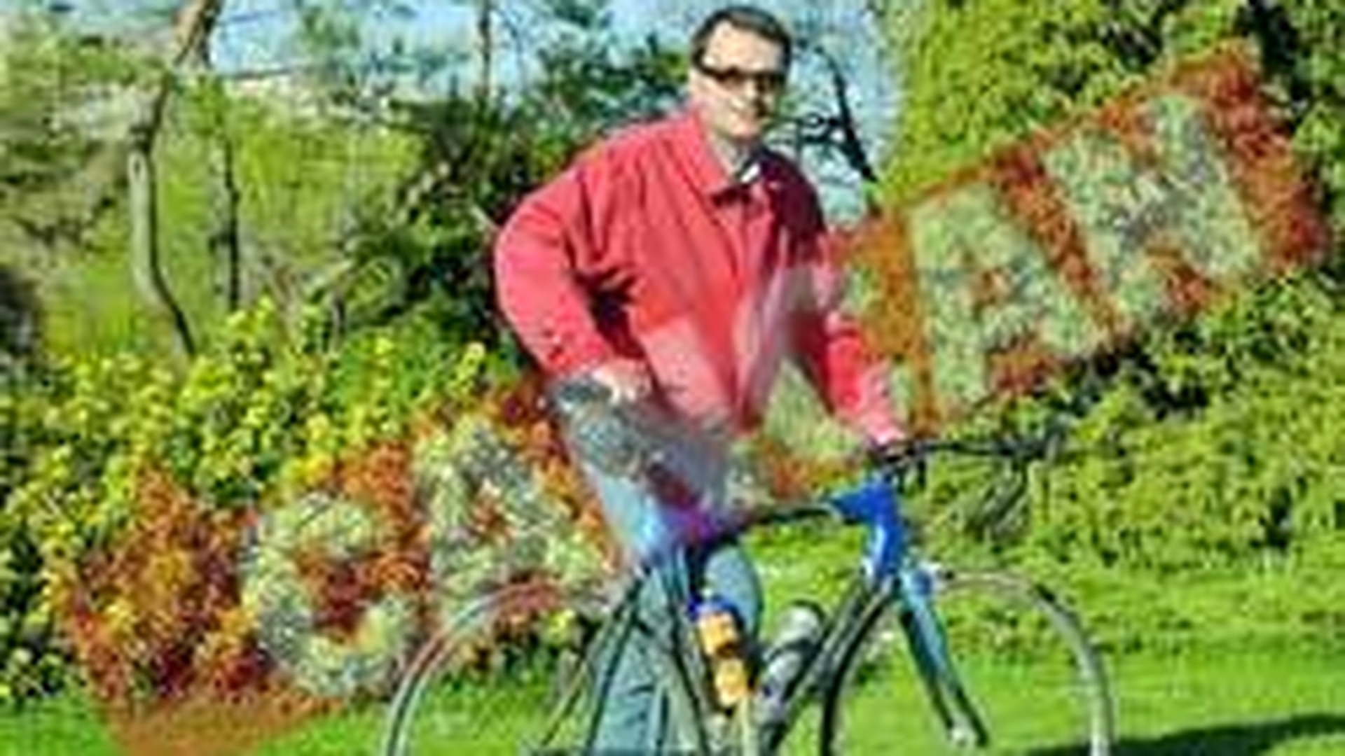 Lucian Mandruta merge pe bicicleta pana la Constanta