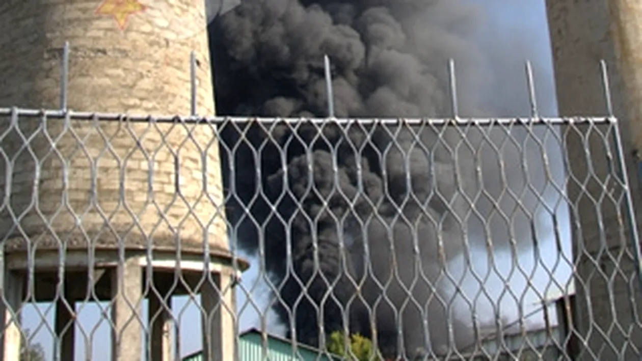 Incendiu intr-o hala dezafectata a unei fabrici din Rasnov