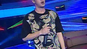 VIDEO Asculta-l aici pe fiul lui Busu cantand hip-hop! Crezi ca poate face cariera?