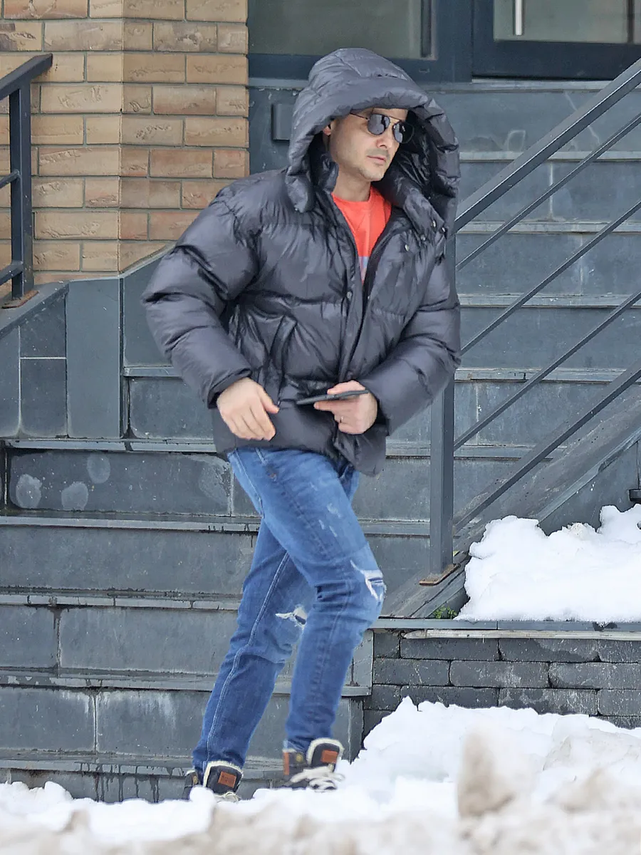 Liviu Vârciu, incognito sub glugă și ochelarii de soare