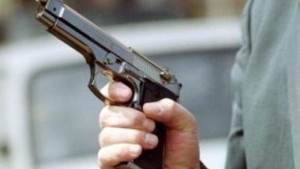 Caz șocant în Sectorul 5! Un bărbat a tras cu pistolul pentru că l-a deranjat zgomotul făcut de copiii care se jucau pe stradă