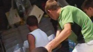Un TIR s-a rasturnat la Craiova, iar rromii au dat o mana de ajutor: au furat aproape toata marfa