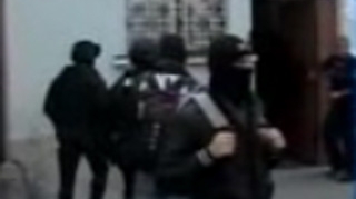 VIDEO Grupare de trafic de droguri ce functiona dupa principiile unei structuri paramilitare, destructurata de procurorii DIICOT