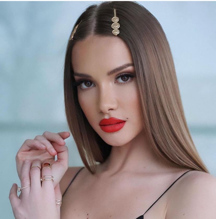Otilia Bilionera . (sursă - instagram.com)