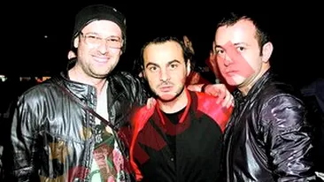 Se distreaza ca baietii cu... baietii