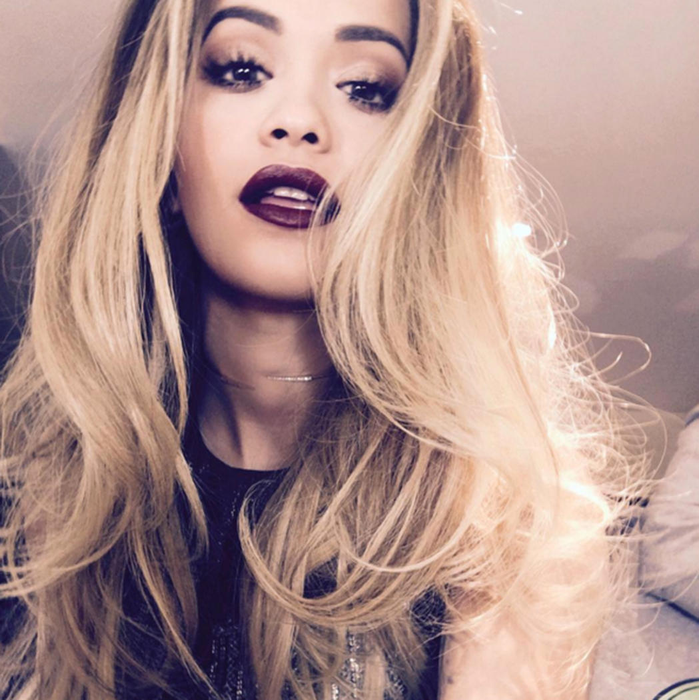 Rita Ora, tribut pentru Avicii! Artista a izbucnit în lacrimi, pe scenă