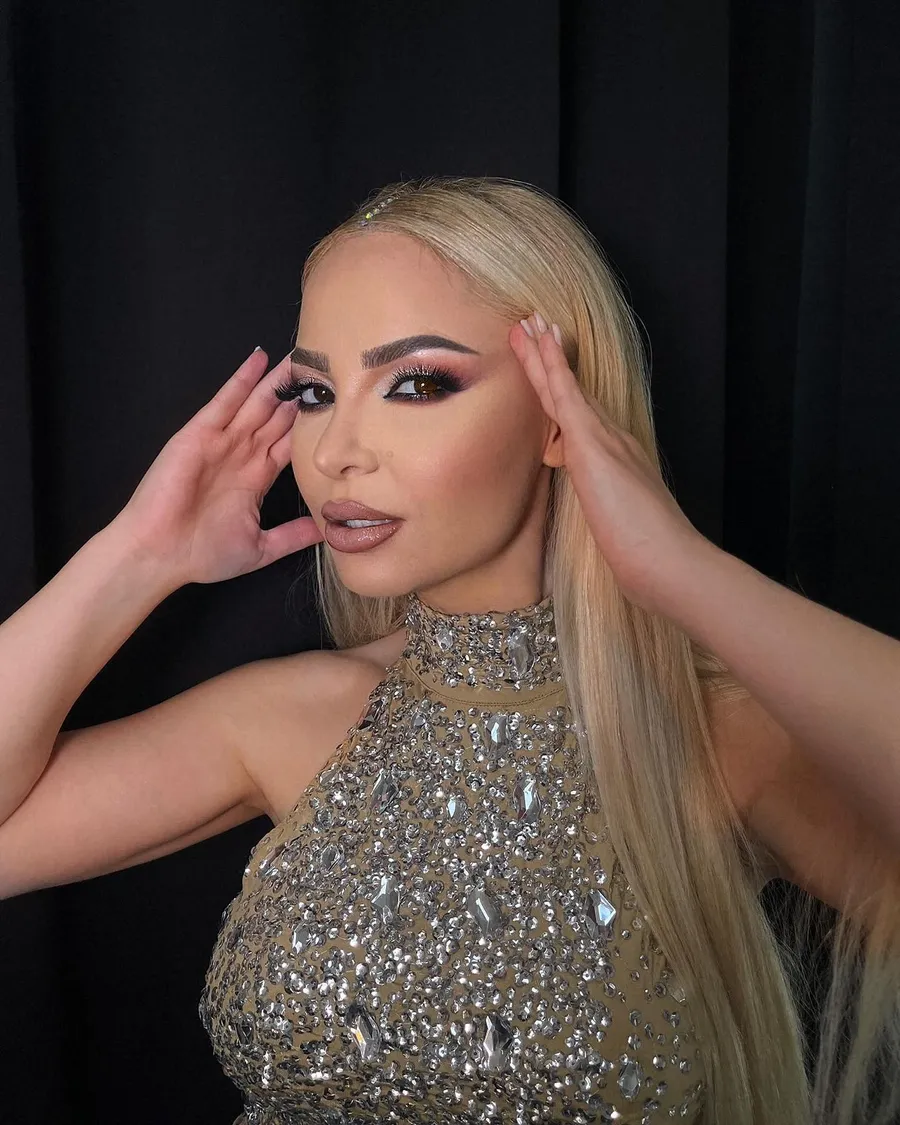 Ii merge bine și pe plan personal, Alessia reușind să își achiziționeze un apartament la malul mării