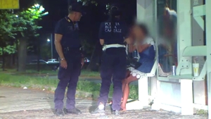 Polițiștii italieni s-au apropiat de această prostituată. Ce le-a zis tânăra, în limba română: "Am 25 de ani și..."