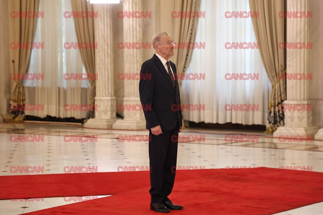 Cortegiul funerar al lui Ion Iliescu a pornit. Trupul fostului președinte al României a fost depus la Palatul Cotroceni