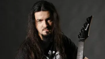 Nu mai e loc de impacare! Nicu Covaci e nemilos cu fostii colegi de trupa. Vezi de ce a fost in stare liderul Phoenix.