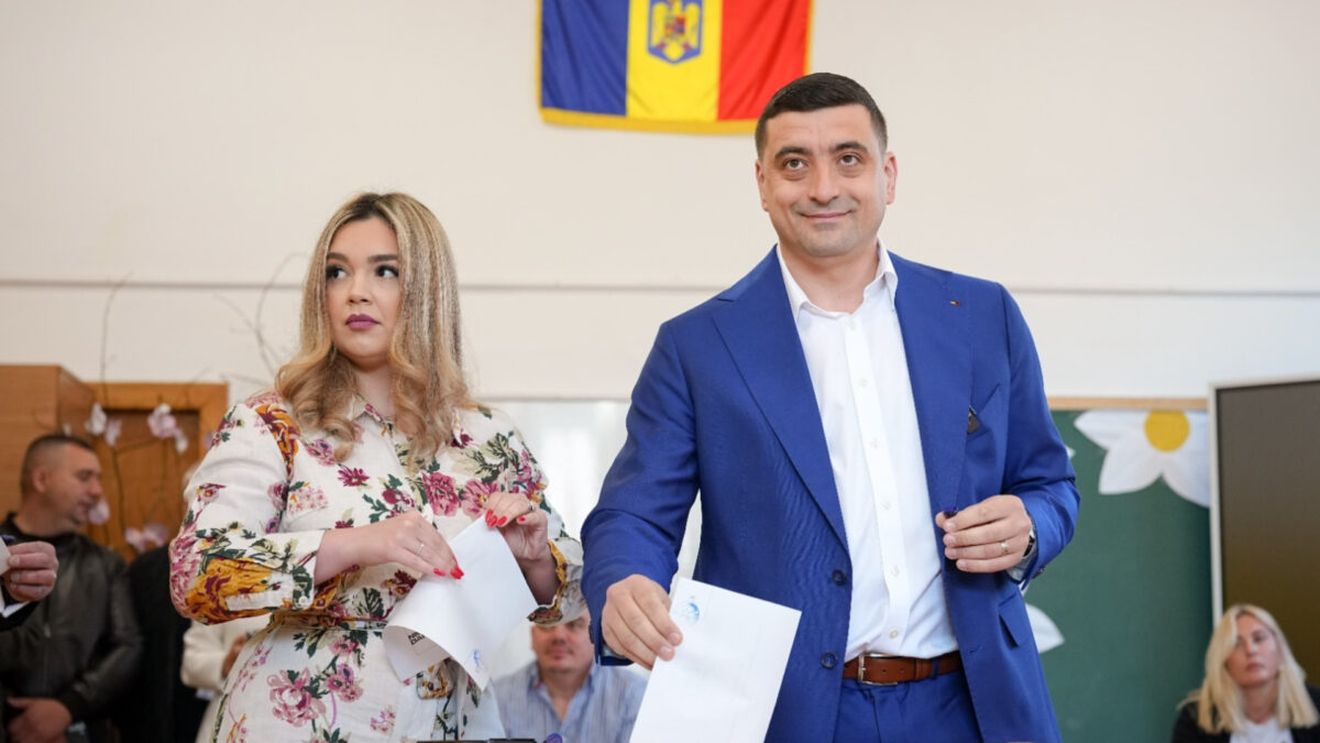 Cât costă rochia în care Ilinca, soția lui George Simion, a apărut la vot în turul  2. Prețul nu e deloc piperat
