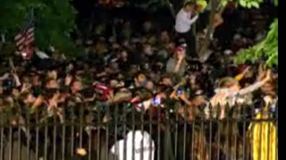 Locuitorii din New York se reunesc la Ground Zero si in Times Square pentru a celebra moartea lui Osama