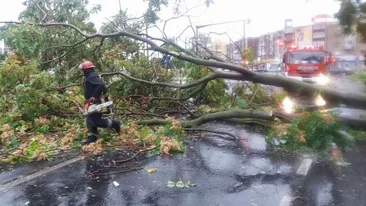 Avertizare ANM de vreme severă imediată. Românii sunt sfătuiți să nu iasă din case