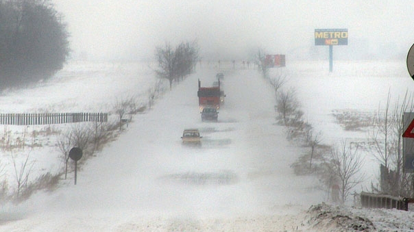 Zăpada şi viscolul au pus stăpânire pe Moldova! Mai multe drumuri naţionale sunt blocate! Vezi care sunt zonele afectate