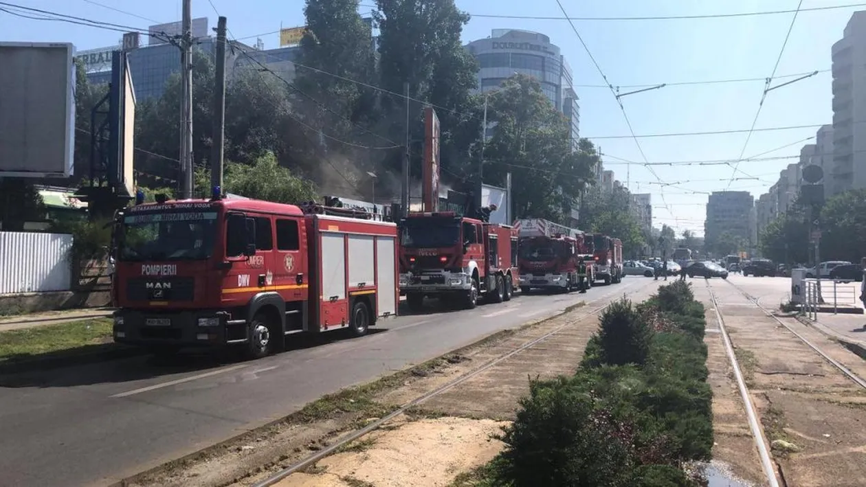Incendiu la un restaurant din București! Au intervenit cinci autospeciale