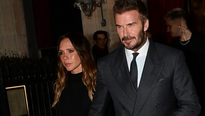 David și Victoria Beckham, prima apariție publică după scandalul cu Brooklyn. Creatoarea de modă a fost decorată în Franța