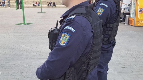 O femeie din Brașov s-a înecat cu o bomboană. Cum au reacționat doi jandarmi când au văzut-o