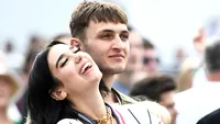 Dua Lipa și  Anwar Hadid, sărut pasional în public! Cântăreața a trecut peste fosta relație și este mai îndrăgostită ca oricând