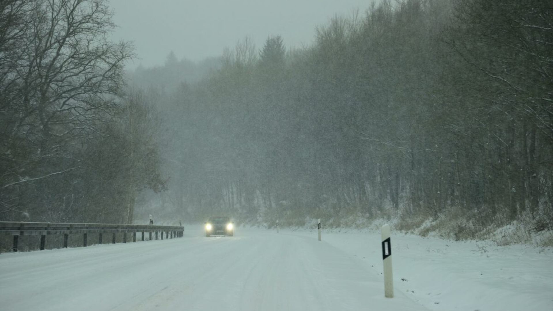 Prognoza meteo azi, 8 aprilie 2026. Cod galben și cod portocaliu de viscol în România: vânt extrem și ninsori puternice