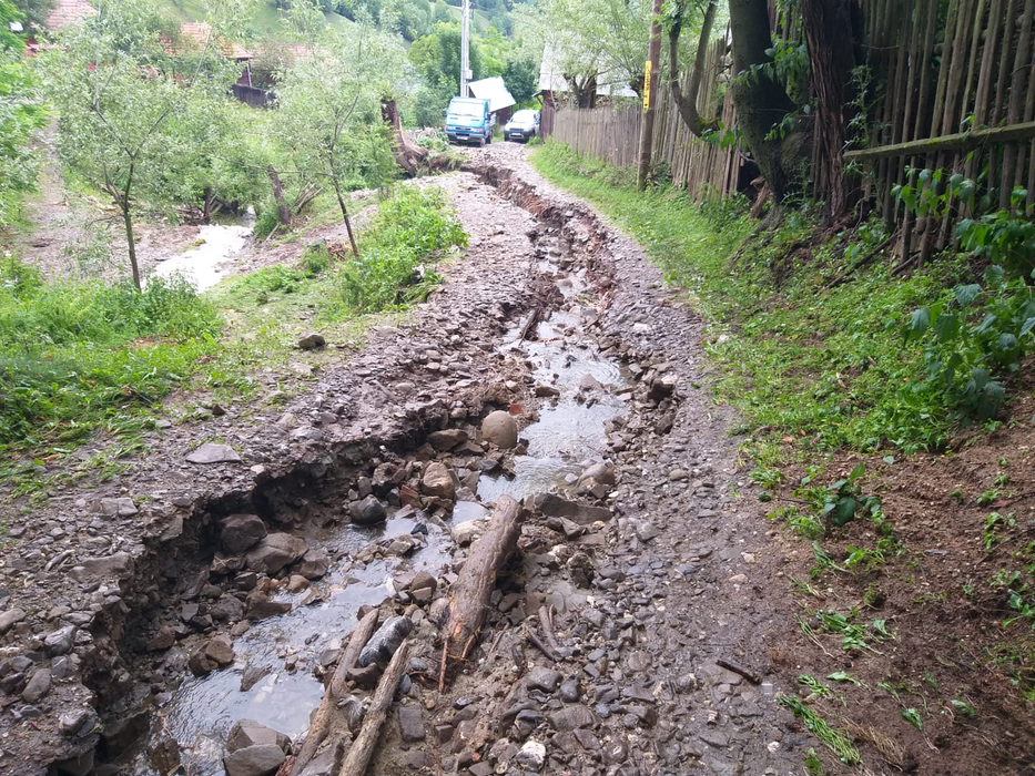 Panică în Bacău! Inundațiile au măturat totul în cale. FOTO