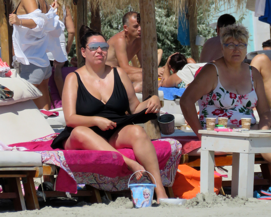 Oana Roman s-a protejat de radiaţiile solare