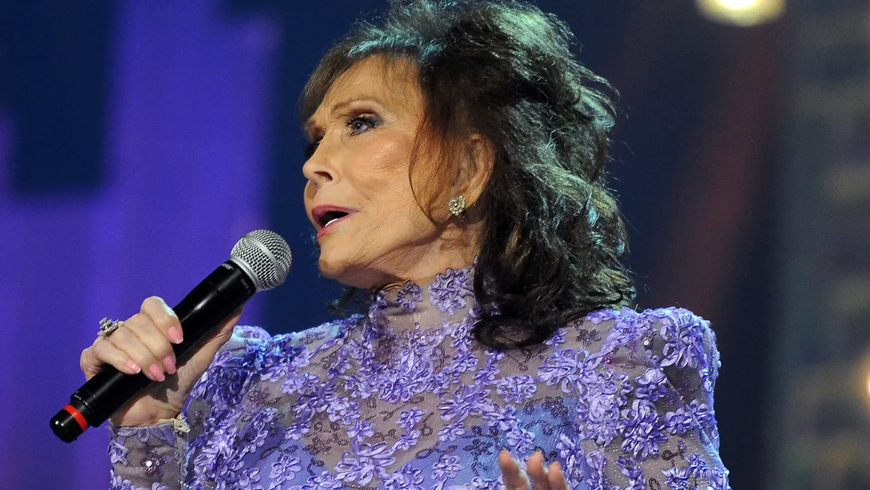 LORETTA LYNN, ”doamna muzicii country”, internată în stare gravă. A suferit un accident vascular cerebral

