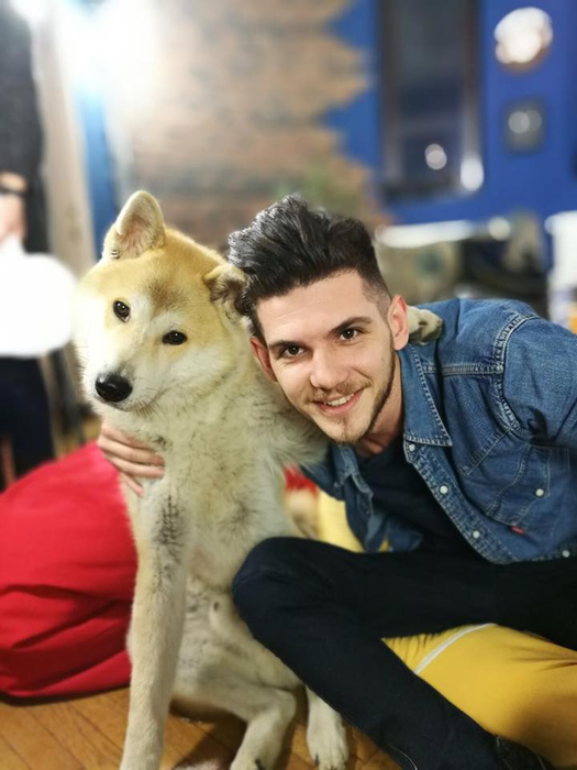 „Fiul adoptiv” al lui Alex Velea i-a furat iubita unui alt artist