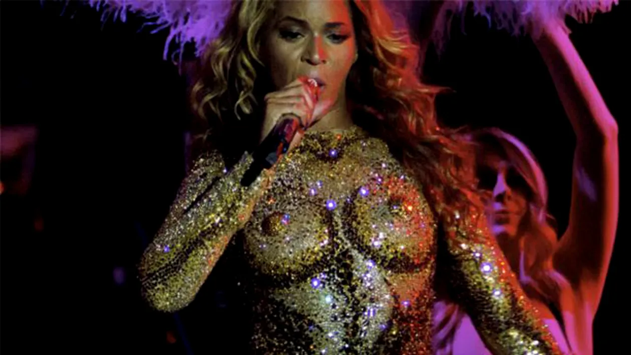 Jay-Z o sa faca infarct! Beyonce, palmuita peste fund de un fan in timpul unui concert! Cum crezi ca a reactionat artista?