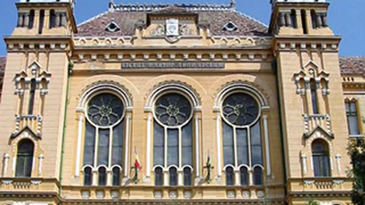 Ungurii ne-au mai facut o aroganta! Stema Ungariei a fost pusa pe frontispiciul liceelor din Harghita si Covasna!