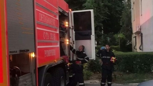 O garsonieră din Slatina a explodat, în urma unui incendiu! Doi oameni au ajuns la spital în stare gravă!